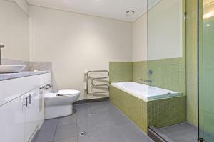 2-Bed Inner-City Pad with Gym & Sauna