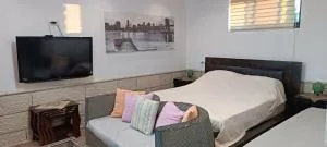 Elie' s rooftop studio - Neve Daniel