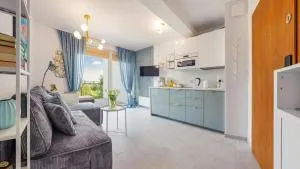 Apartamenty Sun & Snow Enklawa Krynica Morska - basen zewnętrzny sezonowy, sala zabaw, obok lasu - Кадини