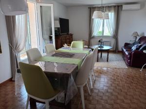 Maisons de vacances La Dindoulette a partir de 3 jours et plus sans piscine pour 6 personnes personnes : photos des chambres