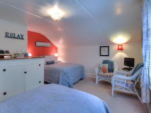 Standard Room with Queen and Single Bed room in Argyle House Bed and Breakfast