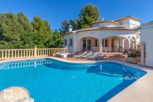 Villa Green Grass by Abahana Villas