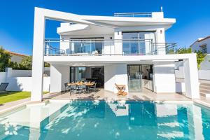 Villa Dunamoon by Abahana Villas