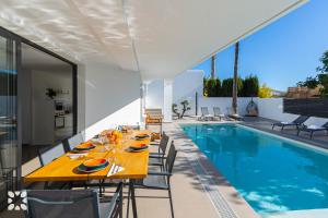 Villa Dunamoon by Abahana Villas