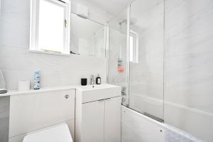 New Chic 3-Bed Flat in Clapham