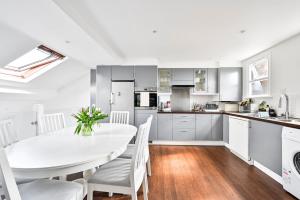 New Chic 3-Bed Flat in Clapham