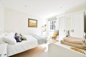 New Chic 3-Bed Flat in Clapham