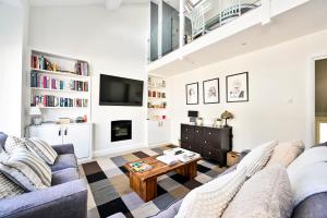 New Chic 3-Bed Flat in Clapham