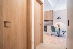 Patronka Apartments - Stylish apartment with a divided sleeping area