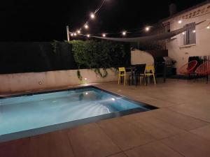 Maisons de vacances Maison de village dans Luberon avec piscine privee : photos des chambres