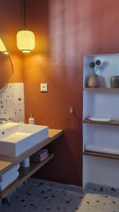 Maisons de vacances Magnifique maison provencale haut standing avec piscine, jardins, garages fermes : photos des chambres