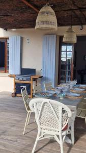 Maisons de vacances Magnifique maison provencale haut standing avec piscine, jardins, garages fermes : photos des chambres