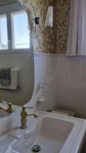 Maisons de vacances Magnifique maison provencale haut standing avec piscine, jardins, garages fermes : photos des chambres