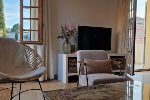 Maisons de vacances Magnifique maison provencale haut standing avec piscine, jardins, garages fermes : Maison 4 Chambres