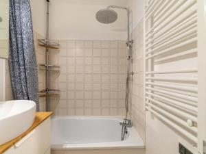 Appartements Apartment Saint James-3 by Interhome : photos des chambres