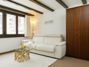 Apartment Residenza Chesa Margun 35-1 by Interhome