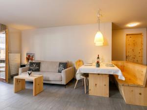 Apartment Residenza Chesa Margun 56-3 by Interhome