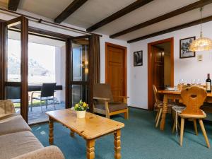 Apartment Residenza Chesa Margun 77-2 by Interhome