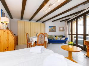 Apartment Residenza Chesa Margun 33-5 by Interhome