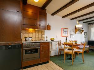 Apartment Residenza Chesa Margun 67-1 by Interhome