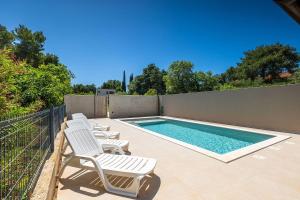 250 Meter zum Strand mit Privatpool, BBQ, Klima