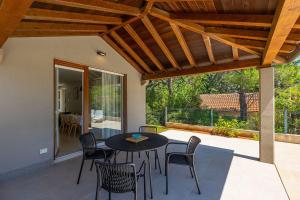 250 Meter zum Strand mit Privatpool, BBQ, Klima