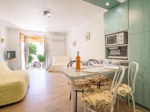 Apartment Le Lido-3 by Interhome