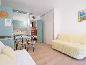 Apartment Le Lido-3 by Interhome