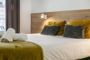 Chic and Modern Apartments in Gracia