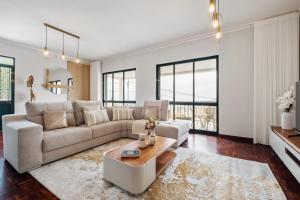 Glimpse of the City by Homie