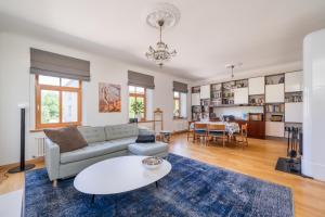 Elegant and spacious apartment