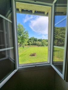 Maisons de vacances gite avec piscine et etang Sarrazac Dordogne : Maison 1 Chambre