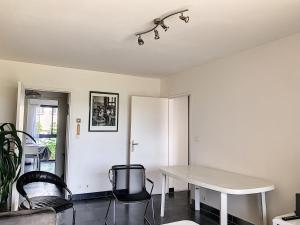Appartements Appartement moderne avec terrasse et parking, au coeur de Granville, a deux pas de la plage ! - FR-1-361-77 : photos des chambres