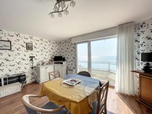 Appartement F3 à 600m du centre ville, vue sur mer, balcon - FR-1-361-167