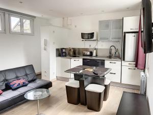 Appartements Appartement Central avec Terrasse Privative, Ascenseur, et Proche Plage - FR-1-361-353 : photos des chambres