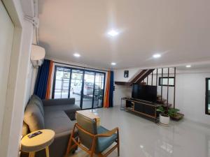 辉煌夜市 4房泳池花园别墅 订4日提供免费接机一次