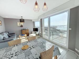 Appartements Bel appartement en front de mer avec balcon, parking et equipements modernes - FR-1-361-327 : photos des chambres