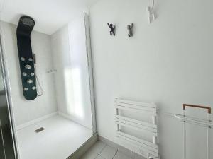 Appartements Bel appartement en front de mer avec balcon, parking et equipements modernes - FR-1-361-327 : photos des chambres