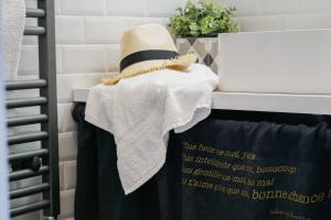 -Le Phare- Front de mer a Concarneau avec balcon