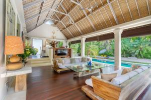 4BR Villa with Large Pool at Seminyak Beach