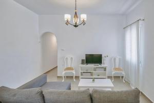 Rose House and Apartments