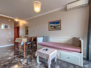 Apartment Apartment Pepe by Interhome