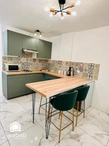 Charming Downtown - AC - WiFi - Private Entrance