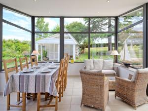 Maisons de vacances Holiday Home Chante-Brise by Interhome : photos des chambres