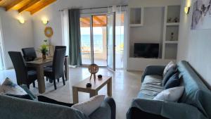 Tsaki seaview apartment