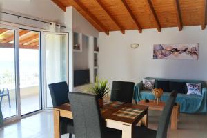 Tsaki seaview apartment