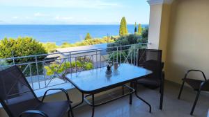 Tsaki seaview apartment