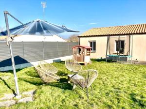 Maisons de vacances Maison spacieuse avec jardin a 25min des Sables : photos des chambres