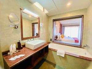 Regenta Resort & Spa By Riverside, Chitwan