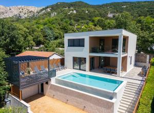 Villa Viverum with heated salt water pool